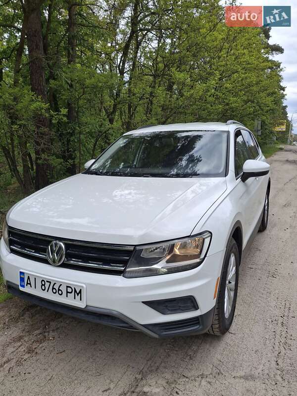 Внедорожник / Кроссовер Volkswagen Tiguan 2017 в 