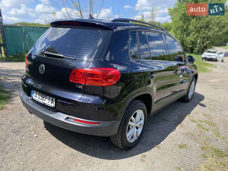 Позашляховик / Кросовер Volkswagen Tiguan 2015 в Києві