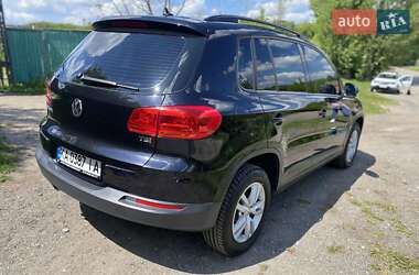Внедорожник / Кроссовер Volkswagen Tiguan 2015 в 