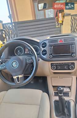 Внедорожник / Кроссовер Volkswagen Tiguan 2010 в 