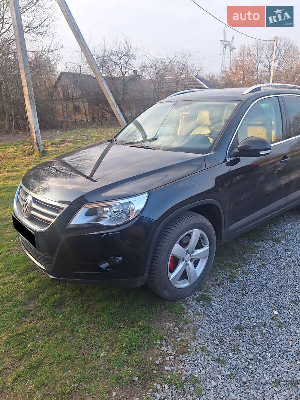 Внедорожник / Кроссовер Volkswagen Tiguan 2010 в Львове