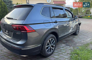 Внедорожник / Кроссовер Volkswagen Tiguan 2019 в 