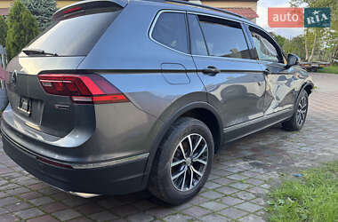 Внедорожник / Кроссовер Volkswagen Tiguan 2019 в 