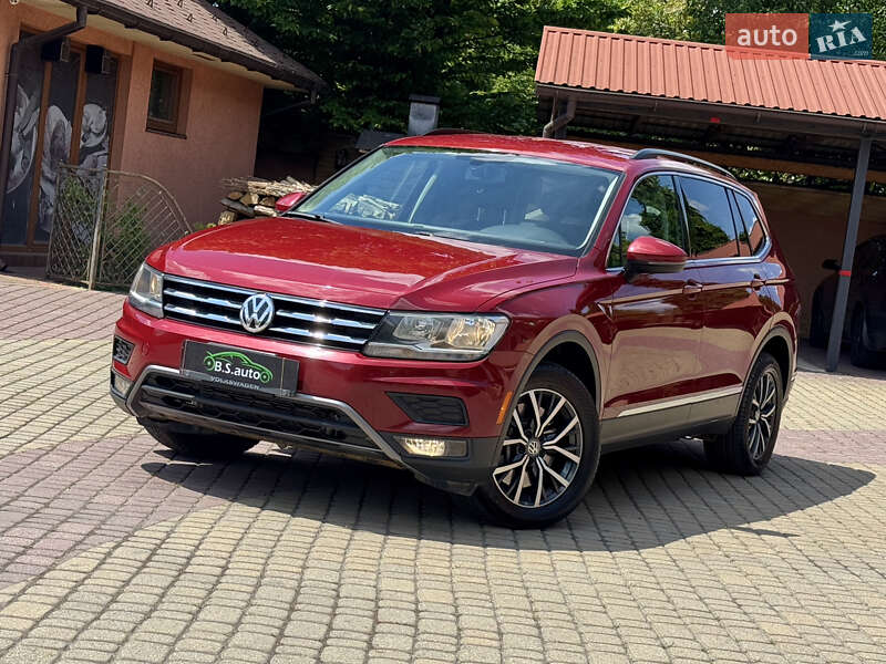 Внедорожник / Кроссовер Volkswagen Tiguan 2017 в 