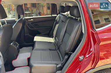 Внедорожник / Кроссовер Volkswagen Tiguan 2017 в 