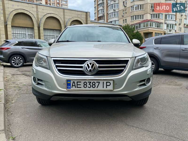 Внедорожник / Кроссовер Volkswagen Tiguan 2011 в 