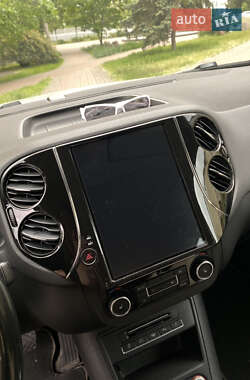 Внедорожник / Кроссовер Volkswagen Tiguan 2011 в 