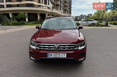 Внедорожник / Кроссовер Volkswagen Tiguan 2019 в 