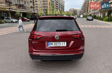 Внедорожник / Кроссовер Volkswagen Tiguan 2019 в 