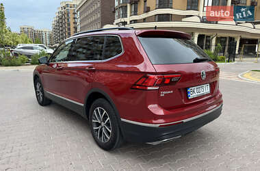 Внедорожник / Кроссовер Volkswagen Tiguan 2019 в 