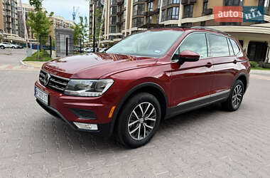 Внедорожник / Кроссовер Volkswagen Tiguan 2019 в 