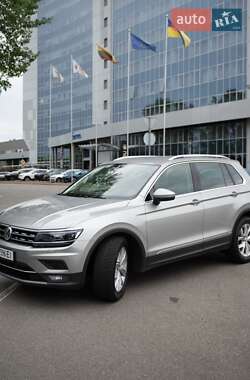 Внедорожник / Кроссовер Volkswagen Tiguan 2019 в 