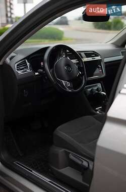 Внедорожник / Кроссовер Volkswagen Tiguan 2019 в 