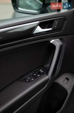 Внедорожник / Кроссовер Volkswagen Tiguan 2019 в 