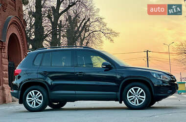 Внедорожник / Кроссовер Volkswagen Tiguan 2017 в 