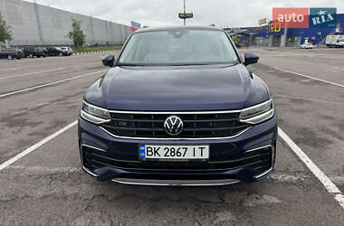 Внедорожник / Кроссовер Volkswagen Tiguan 2022 в 