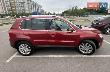 Позашляховик / Кросовер Volkswagen Tiguan 2011 в 