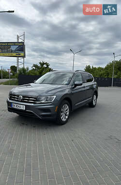 Внедорожник / Кроссовер Volkswagen Tiguan 2017 в Киеве