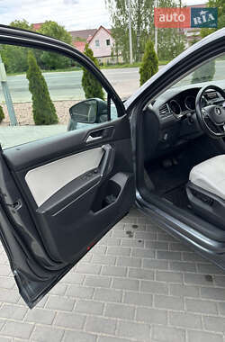 Внедорожник / Кроссовер Volkswagen Tiguan 2017 в 