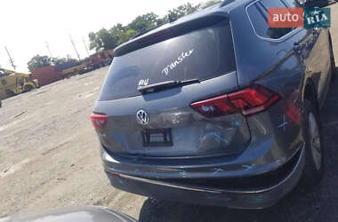 Внедорожник / Кроссовер Volkswagen Tiguan 2017 в 