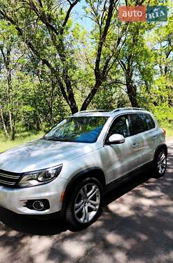 Внедорожник / Кроссовер Volkswagen Tiguan 2015 в 