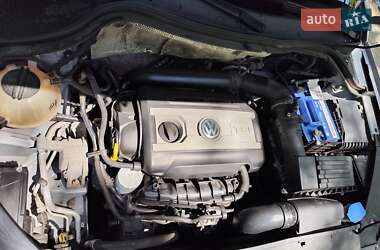 Внедорожник / Кроссовер Volkswagen Tiguan 2015 в 
