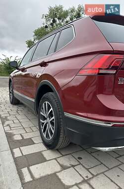 Позашляховик / Кросовер Volkswagen Tiguan 2020 в 