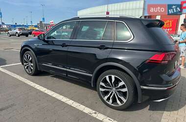 Внедорожник / Кроссовер Volkswagen Tiguan 2017 в Хотине