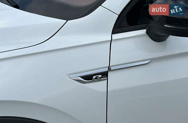 Внедорожник / Кроссовер Volkswagen Tiguan 2020 в 