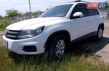 Внедорожник / Кроссовер Volkswagen Tiguan 2016 в 
