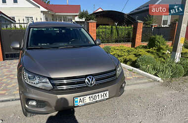 Внедорожник / Кроссовер Volkswagen Tiguan 2015 в 