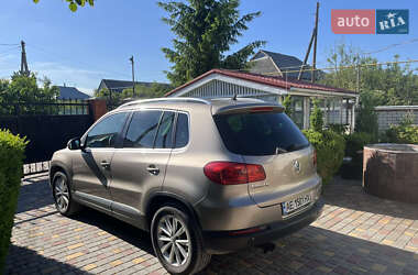 Внедорожник / Кроссовер Volkswagen Tiguan 2015 в 