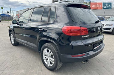Позашляховик / Кросовер Volkswagen Tiguan 2012 в 