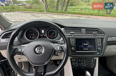 Внедорожник / Кроссовер Volkswagen Tiguan 2016 в 