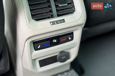Внедорожник / Кроссовер Volkswagen Tiguan 2016 в 