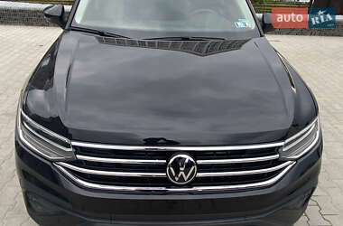 Внедорожник / Кроссовер Volkswagen Tiguan 2023 в 