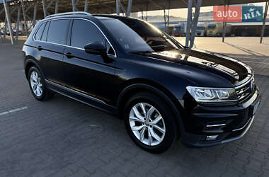 Внедорожник / Кроссовер Volkswagen Tiguan 2019 в 