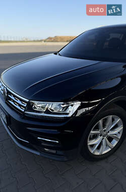 Внедорожник / Кроссовер Volkswagen Tiguan 2019 в 
