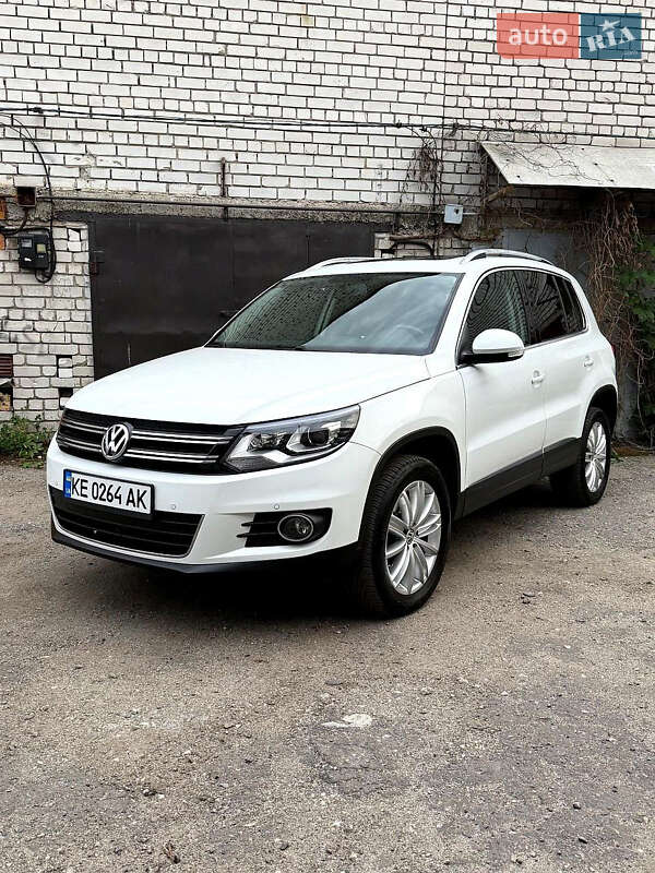 Позашляховик / Кросовер Volkswagen Tiguan 2015 в 