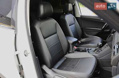 Внедорожник / Кроссовер Volkswagen Tiguan 2018 в 