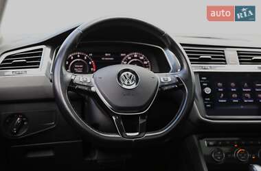 Внедорожник / Кроссовер Volkswagen Tiguan 2018 в 