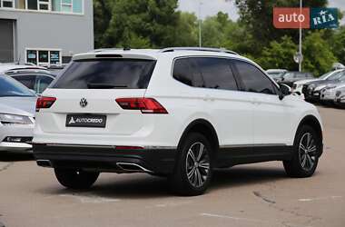 Внедорожник / Кроссовер Volkswagen Tiguan 2018 в 