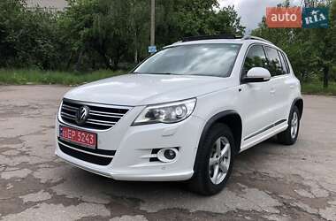 Позашляховик / Кросовер Volkswagen Tiguan 2011 в Житомирі