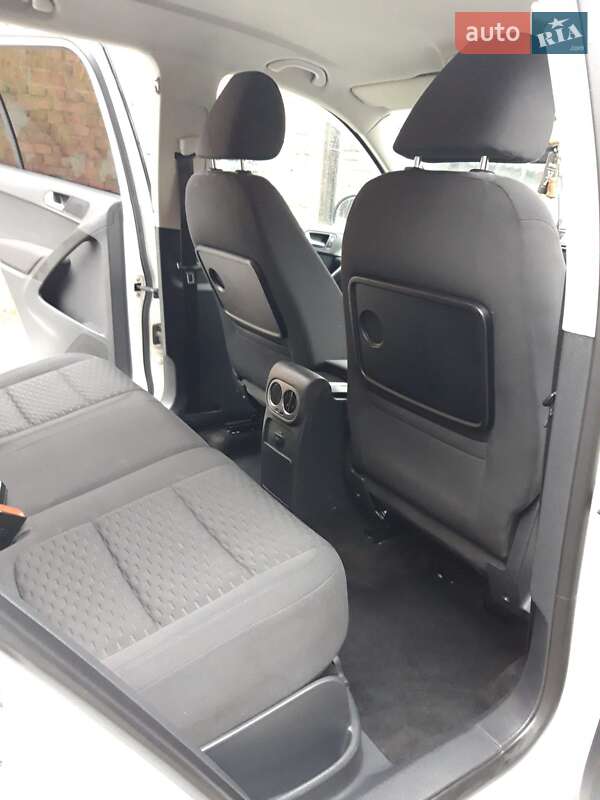 Внедорожник / Кроссовер Volkswagen Tiguan 2011 в Иршаве фото 6 Внедорожник / Кроссовер Volkswagen Tiguan 2011 в Иршаве