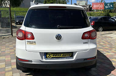 Внедорожник / Кроссовер Volkswagen Tiguan 2011 в 