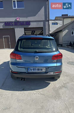 Внедорожник / Кроссовер Volkswagen Tiguan 2016 в 
