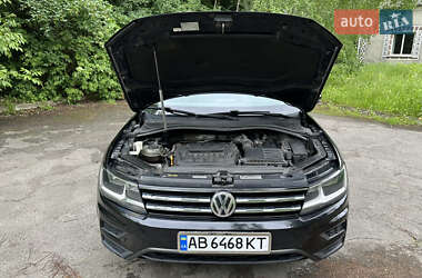 Позашляховик / Кросовер Volkswagen Tiguan 2017 в 