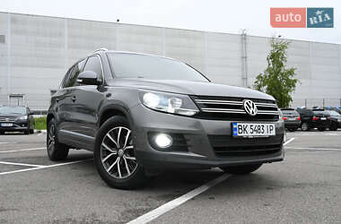 Внедорожник / Кроссовер Volkswagen Tiguan 2014 в 