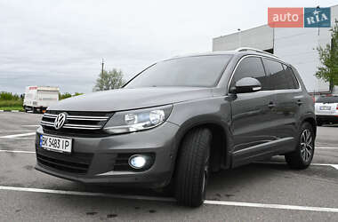 Внедорожник / Кроссовер Volkswagen Tiguan 2014 в 