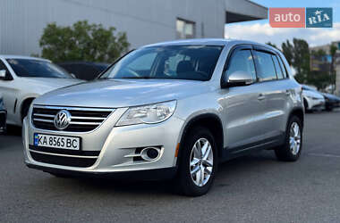 Внедорожник / Кроссовер Volkswagen Tiguan 2010 в Киеве